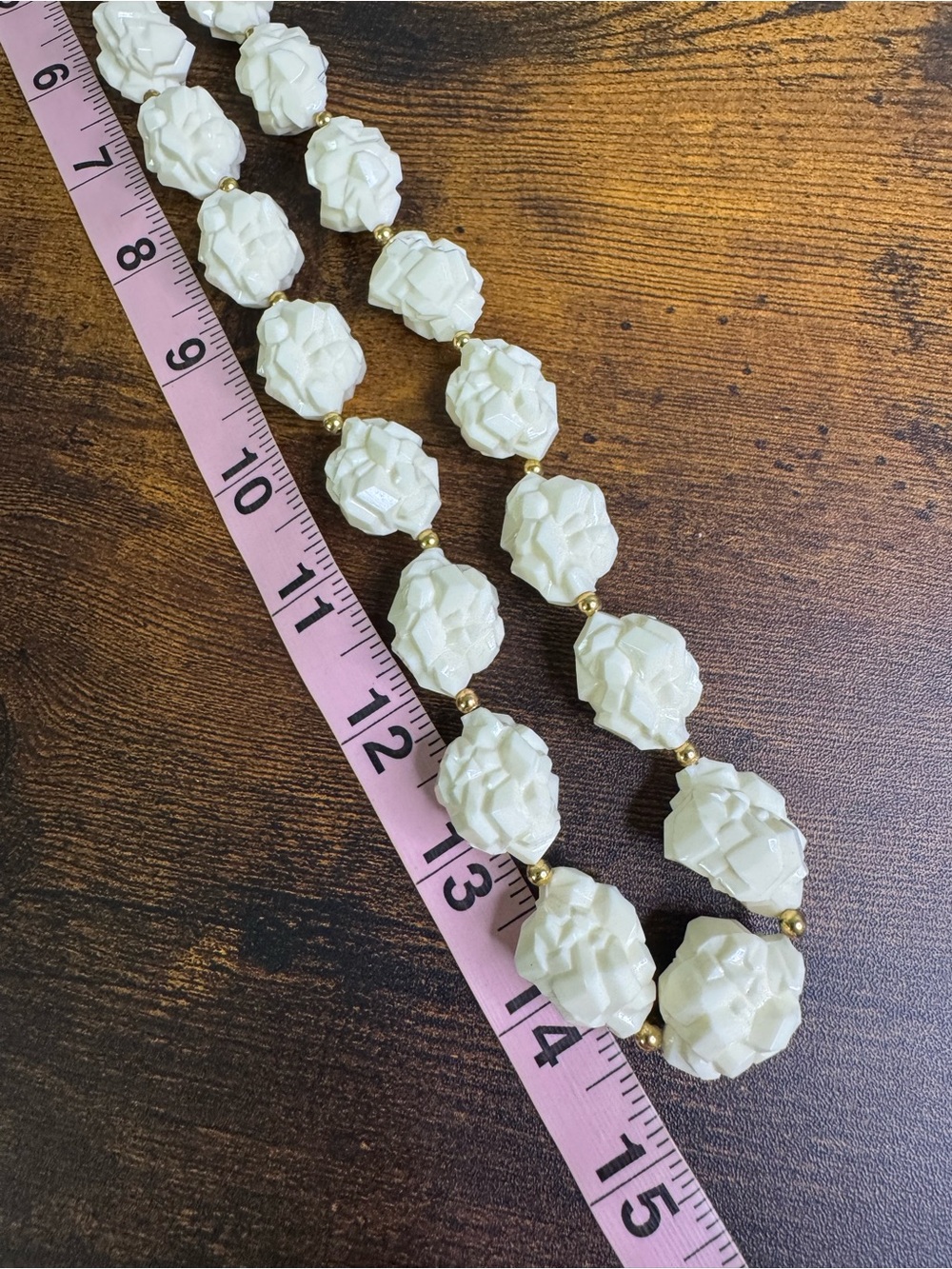 Vintage Cream Bead Necklace with Gold Accents - Rocks, Deco, Iconic - Picture 5 of 9